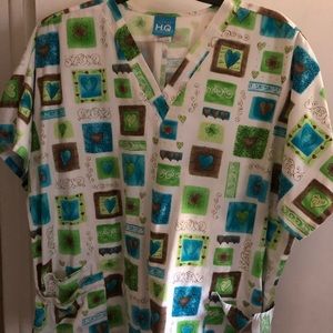 Scrub top. Size 2x.  In good condition
